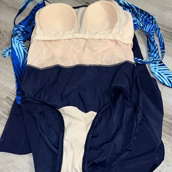 White Stag Swim Dress One Piece Size. Large 12/14 - Picture 5 of 10